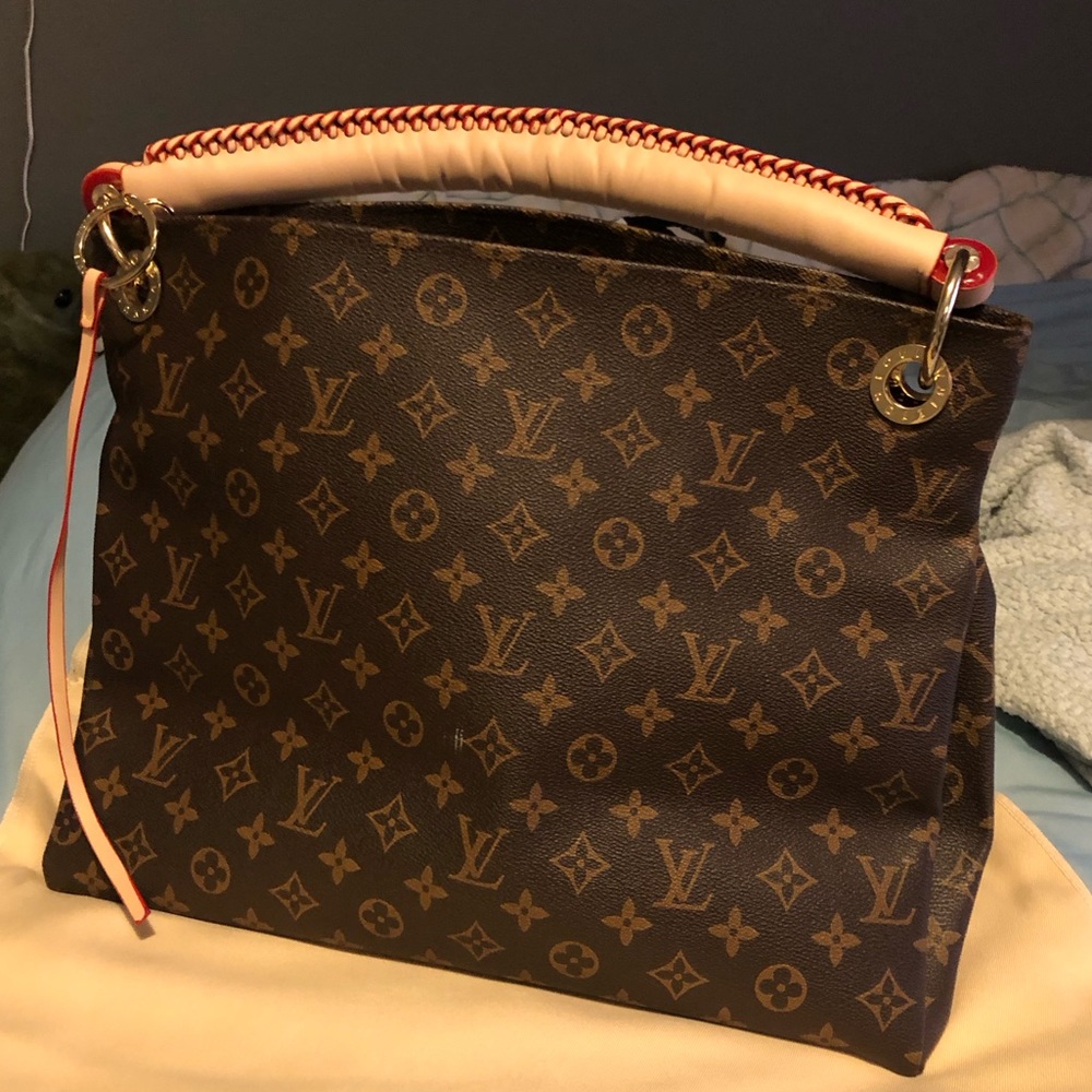 Louis Vuitton Artsy mm Monogram